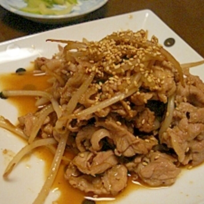 甘めにんにく醤油でスタミナを！豚肉ともやしの炒め物